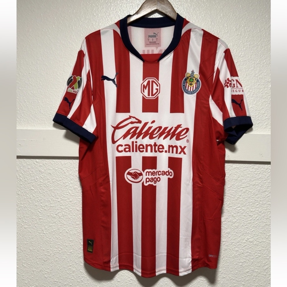 PUMA MEN'S CHIVAS DE GUADALAJARA 2024/25 AUTHENTIC HOME JERSEY SIZE L 706187-01